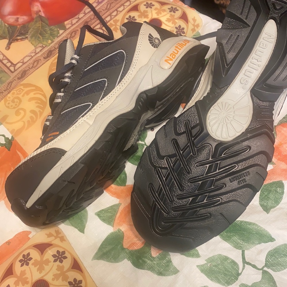 Nautilus ESD Work shoe 8.5